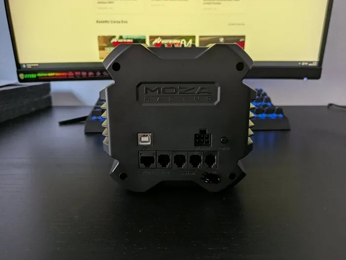 Moza R16 Connectique